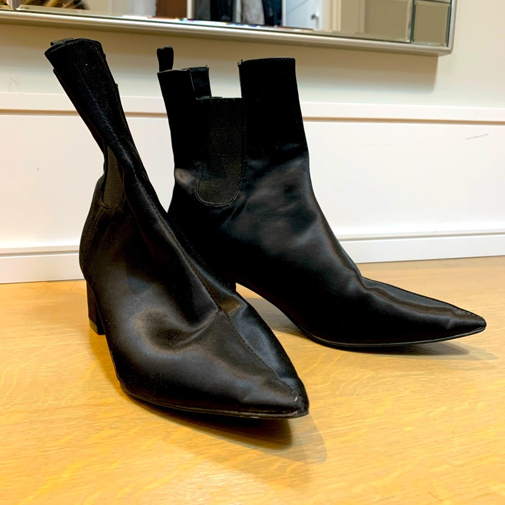 Emilie Briting na-Kd satin boots.